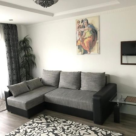 Fine Apartment Йелгава Екстериор снимка