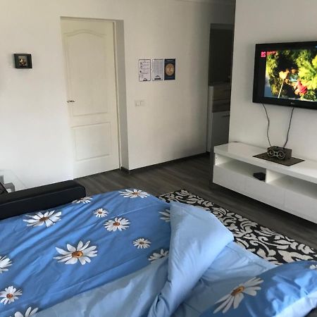 Fine Apartment Йелгава Екстериор снимка
