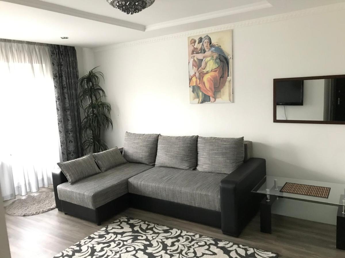 Fine Apartment Йелгава Екстериор снимка