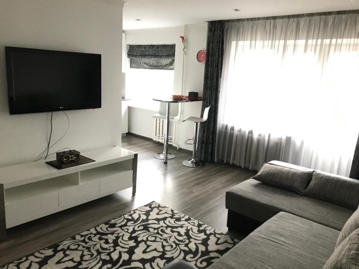 Fine Apartment Йелгава Екстериор снимка