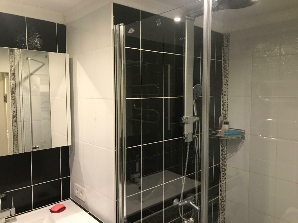Fine Apartment Йелгава Екстериор снимка